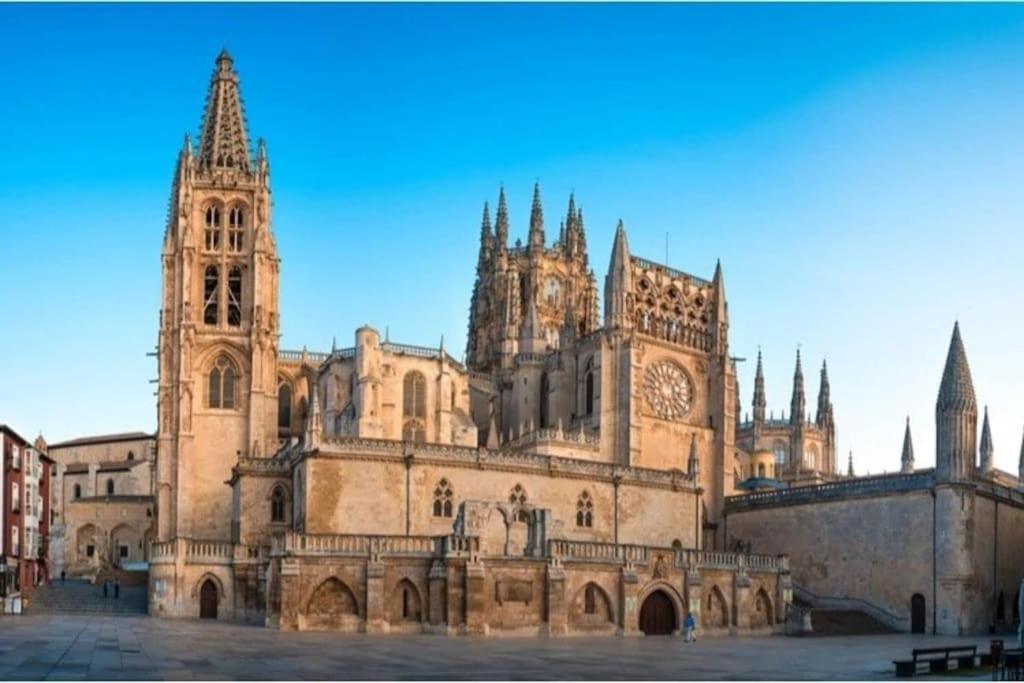 Vivienda De Uso Turistico En El Corazon De Burgos Apartment Bagian luar foto